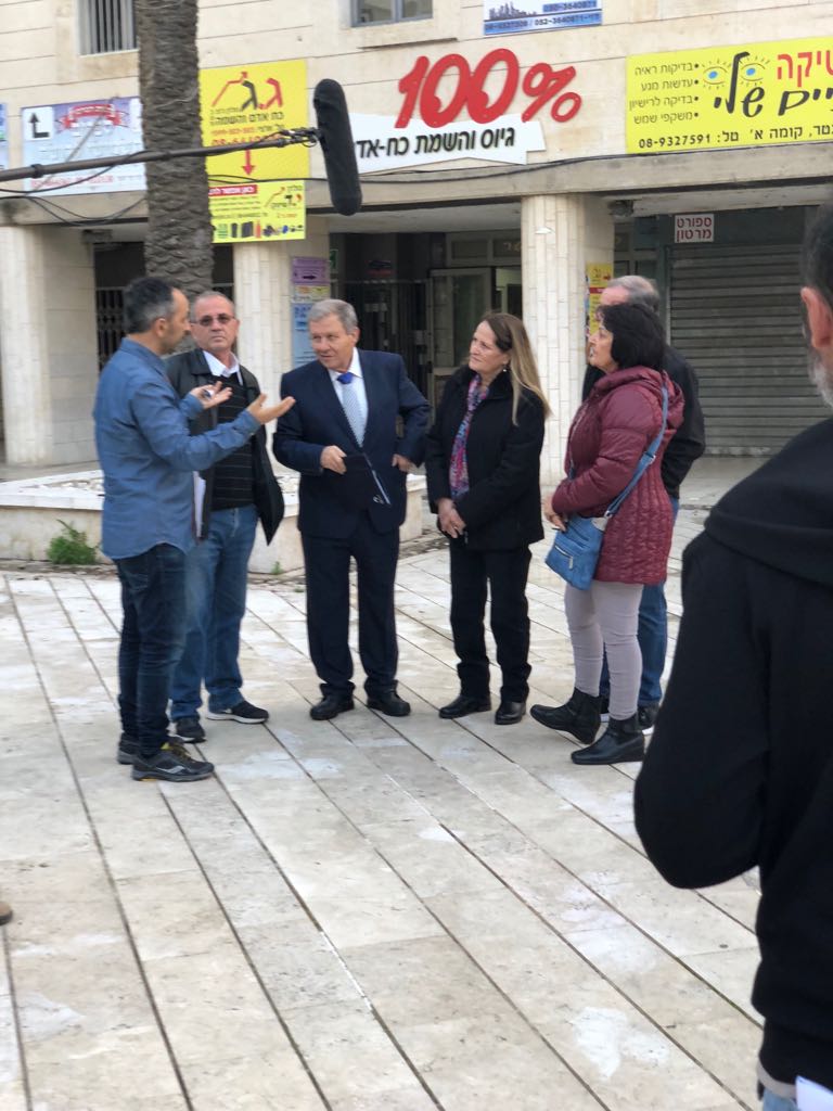 מאיר שטרית ברחבת העירייה