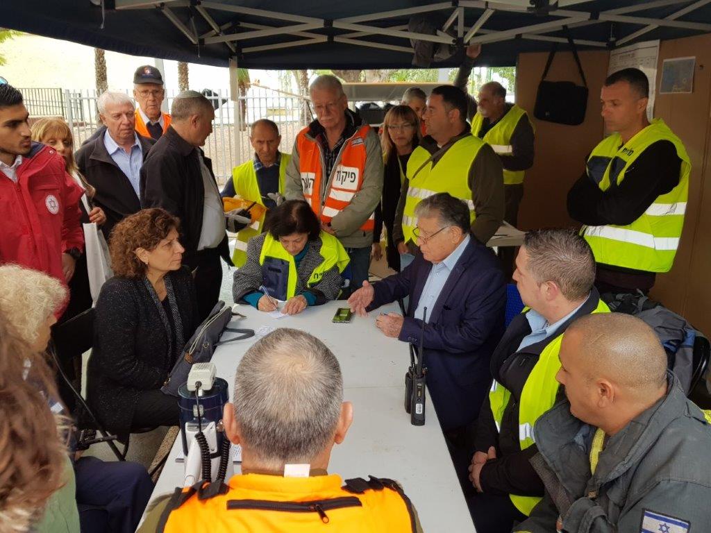 ראש העיר, מר צבי גוב-ארי, במהלך התרגיל