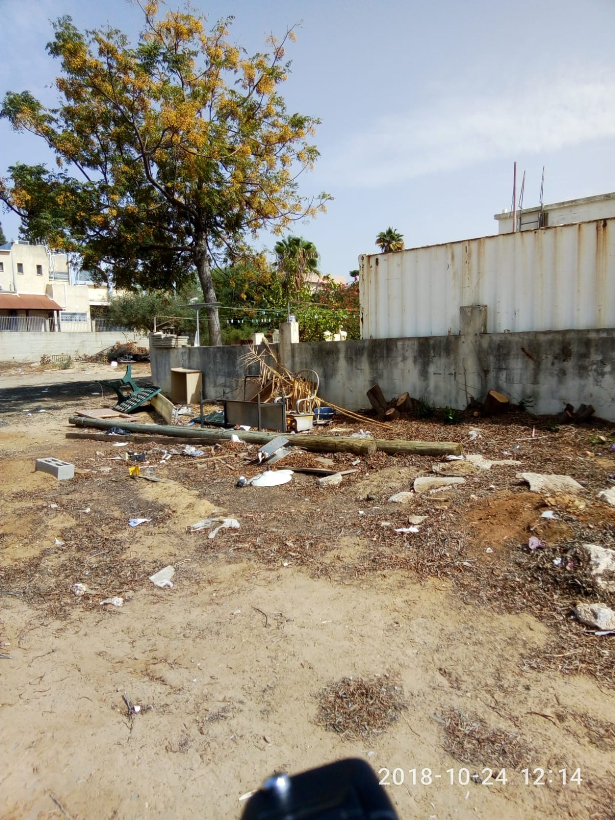 זבל בחוץ ברחוב