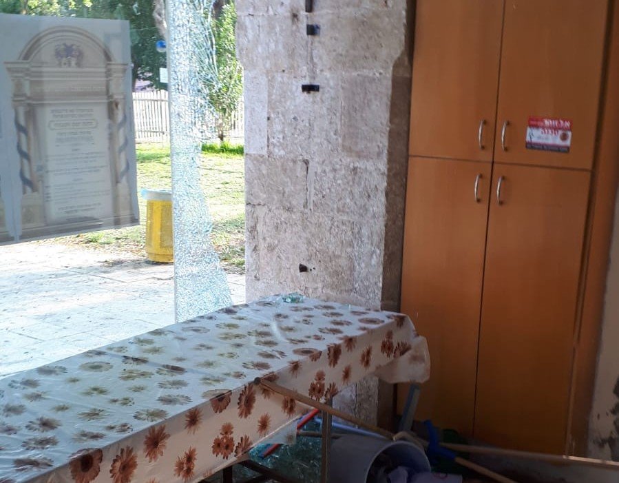 הוויטרינה שנופצה