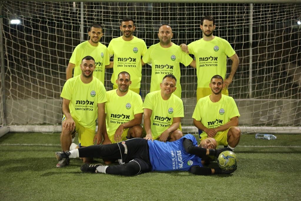 קבוצת בן אנד ג&#39;ריס. בגמר!