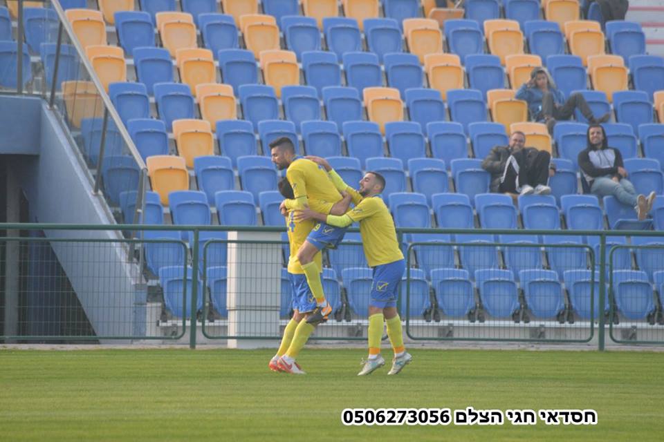 שחקני יבנה חוגגים