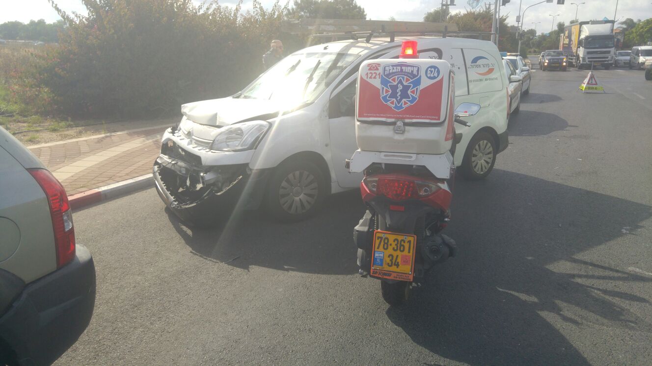 זירת התאונה ביבנה - צילום: דוברות איחוד הצלה