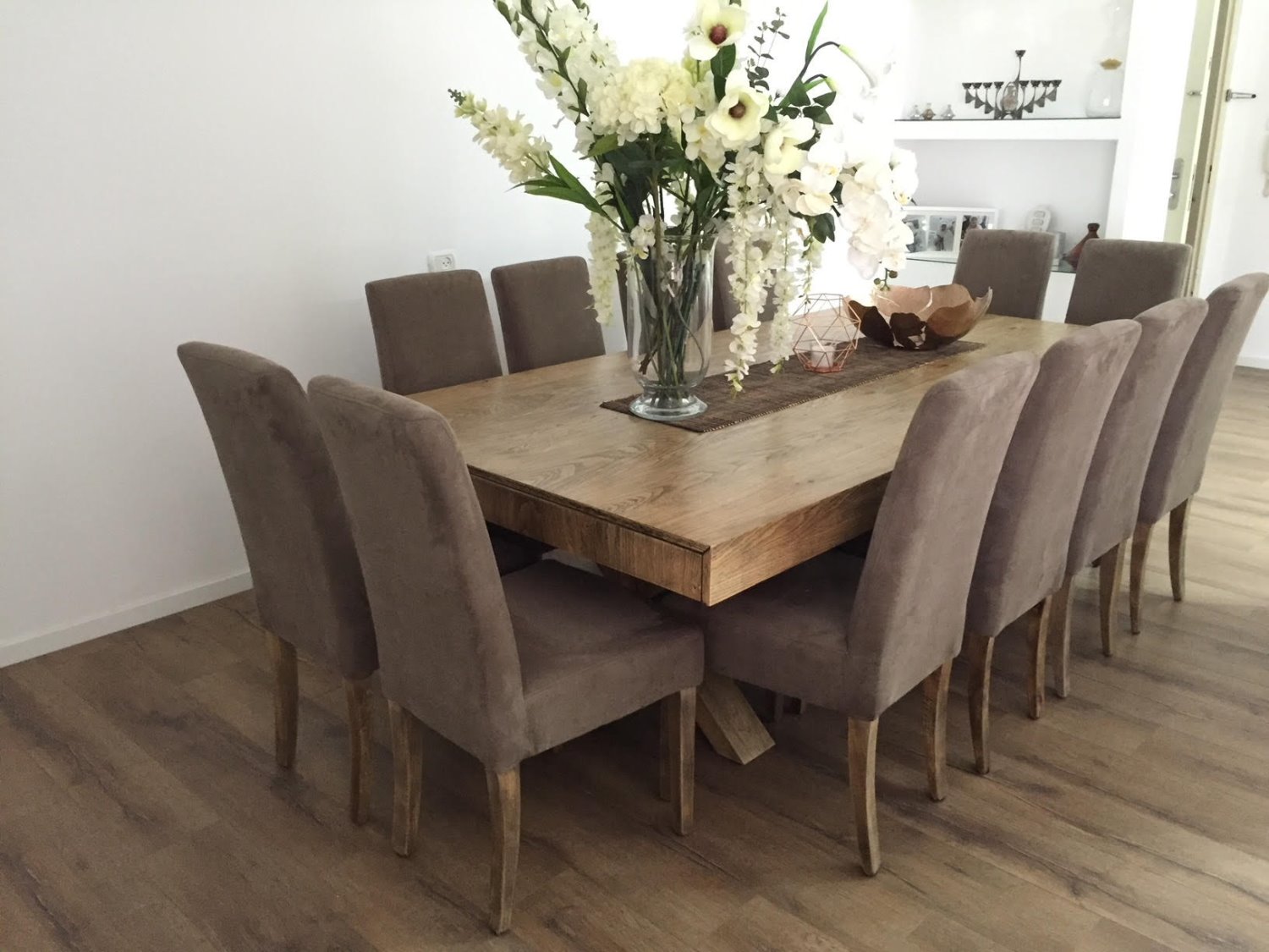 פרקט אלון מעושן בפינת האוכל כחלק מעיצוב מחדש של בית ביבנה - ארודור פרקטים ושעם