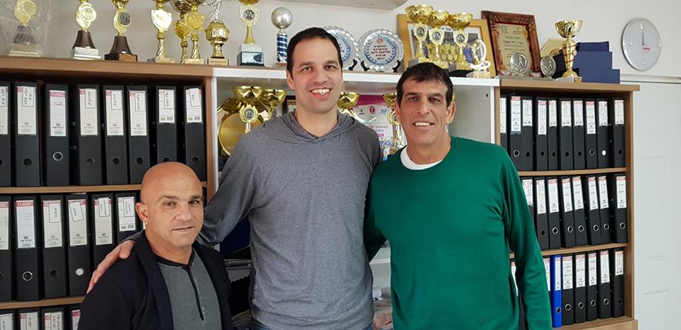 אורי קוקיה עם שאול דוד. עוזב בחיוך