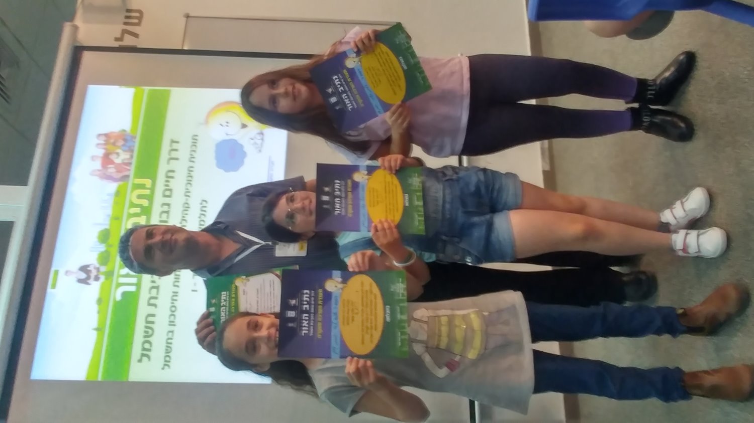 מראים את נתיב האור