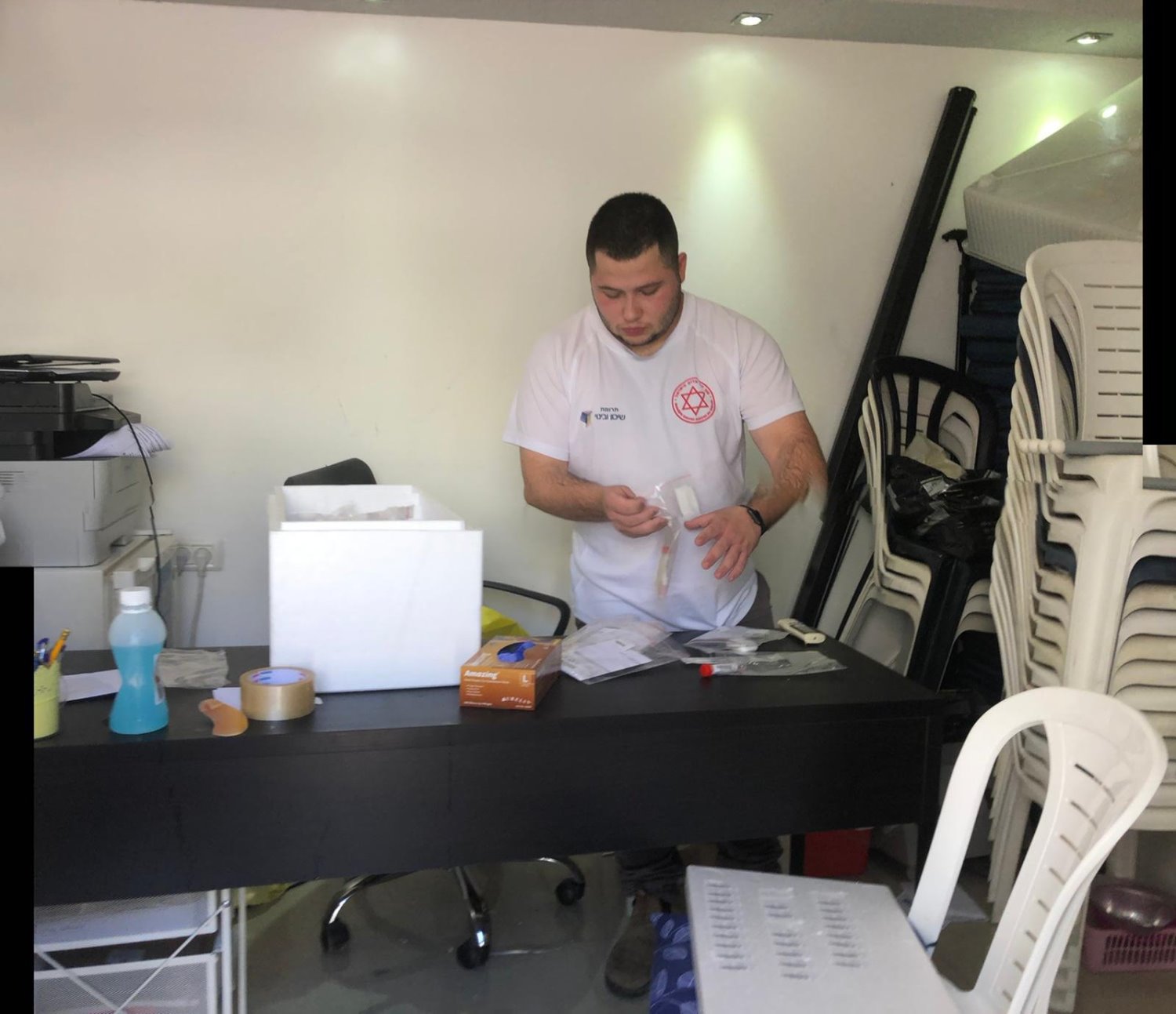 נציג מד&quot;א בבדיקות בגן