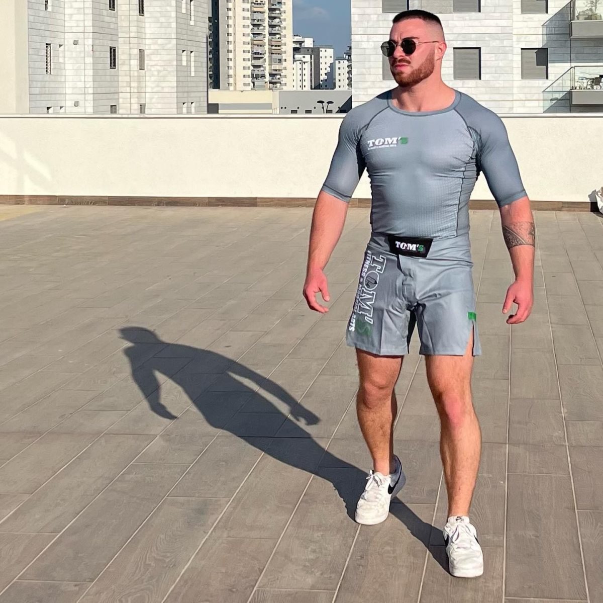 תום. מגשים את החלום