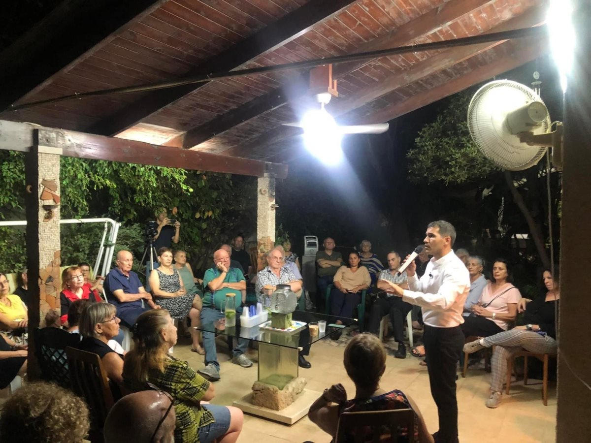 רועי גבאי במפגש ביתי