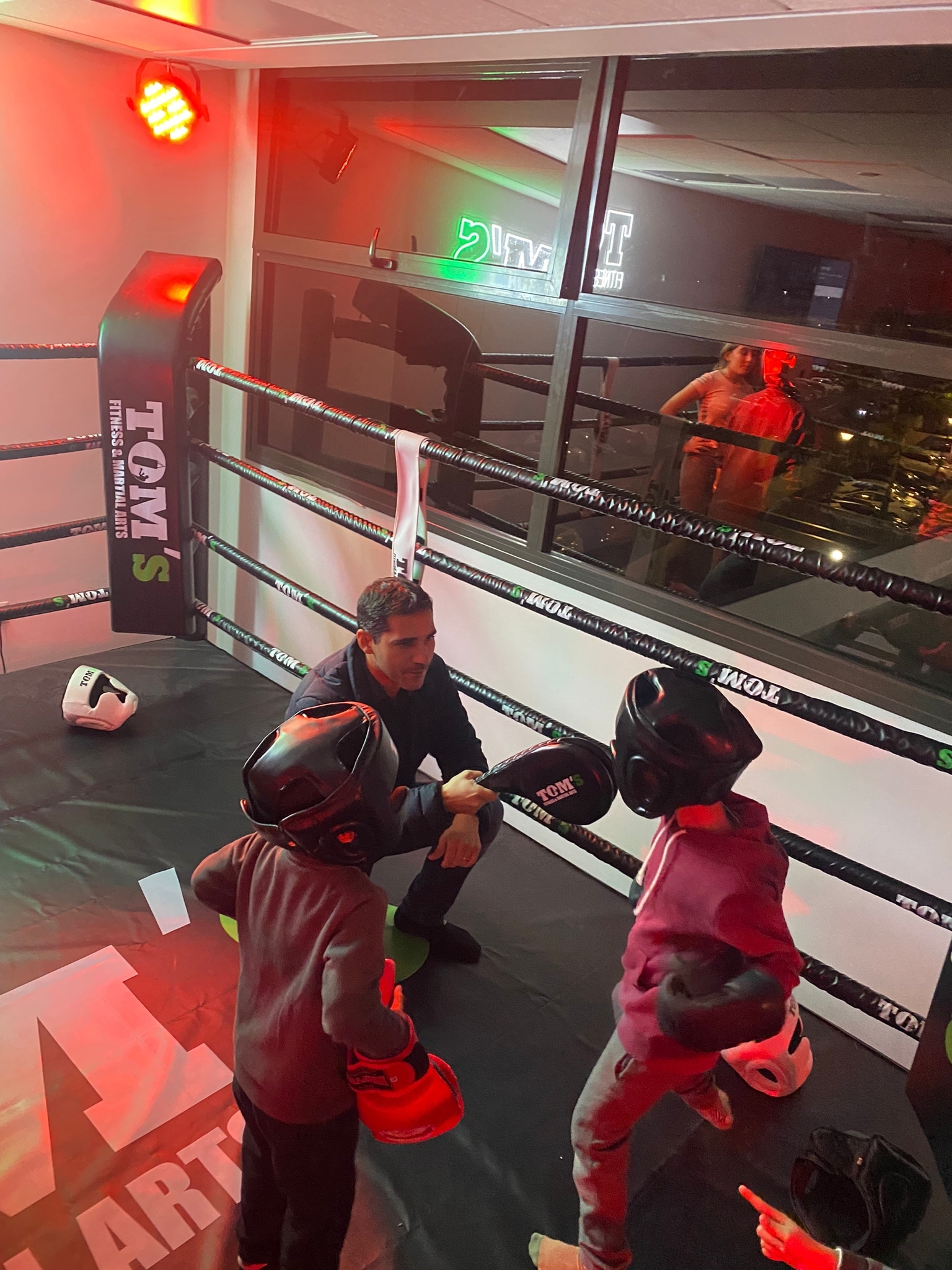 רועי גבאי עם הילדים