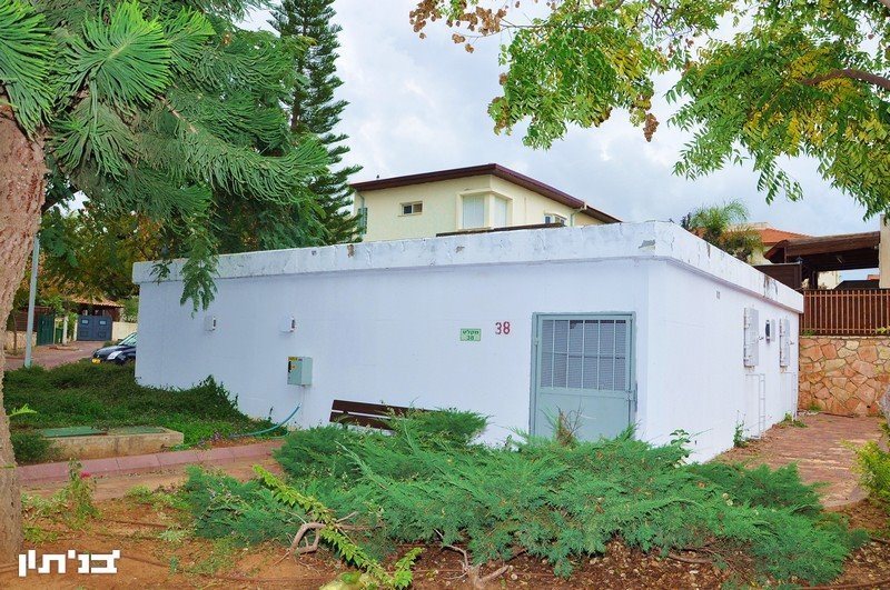 מקלטים ביבנה