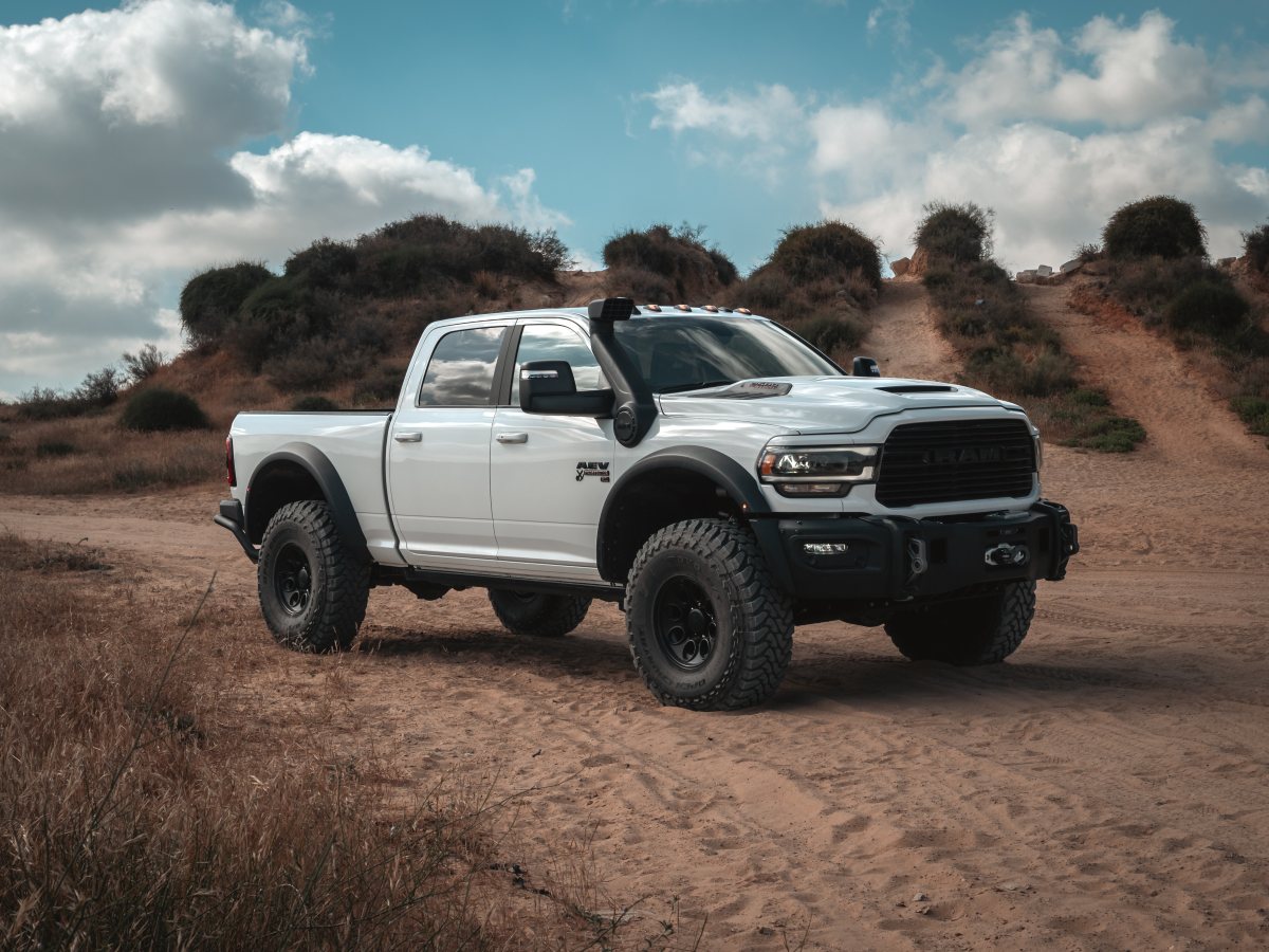 סופר ג'יפ ram-2500-laramie-aev-prospector-xl