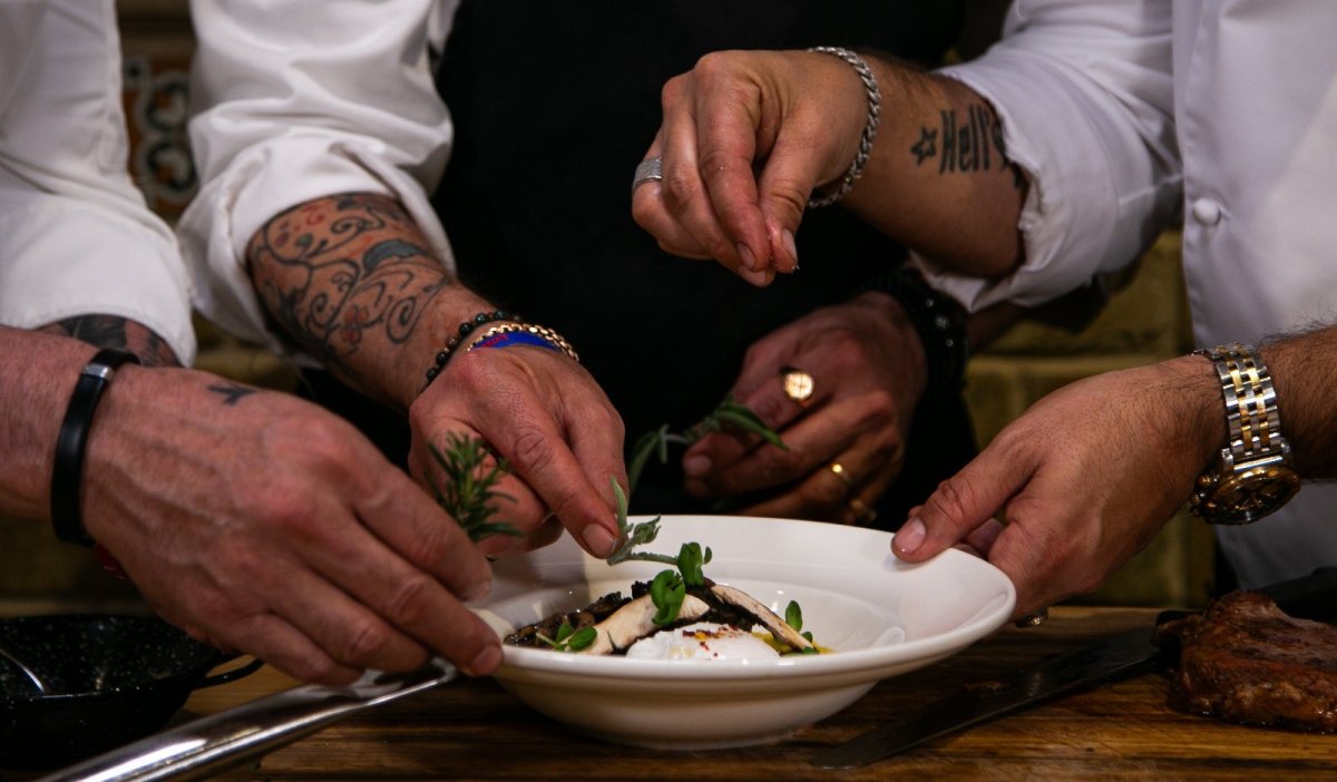 שף אבי כהן ממלון כפר גלעדי מארח את השף אביב צילום הראל דדון ורמי ורד