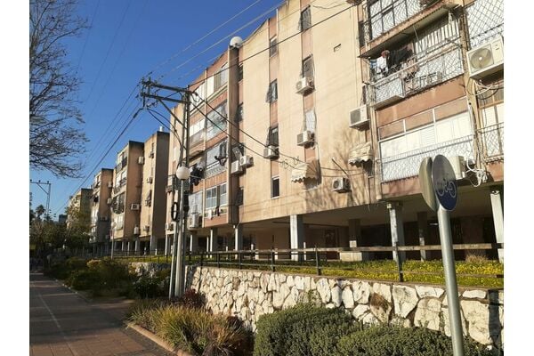 שדרות העצמאות ביבנה