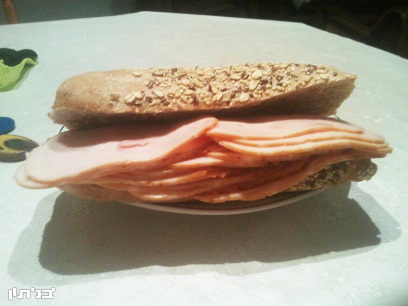 לחם קל וחבילת פסטרמה. 7 ארוחות ביום