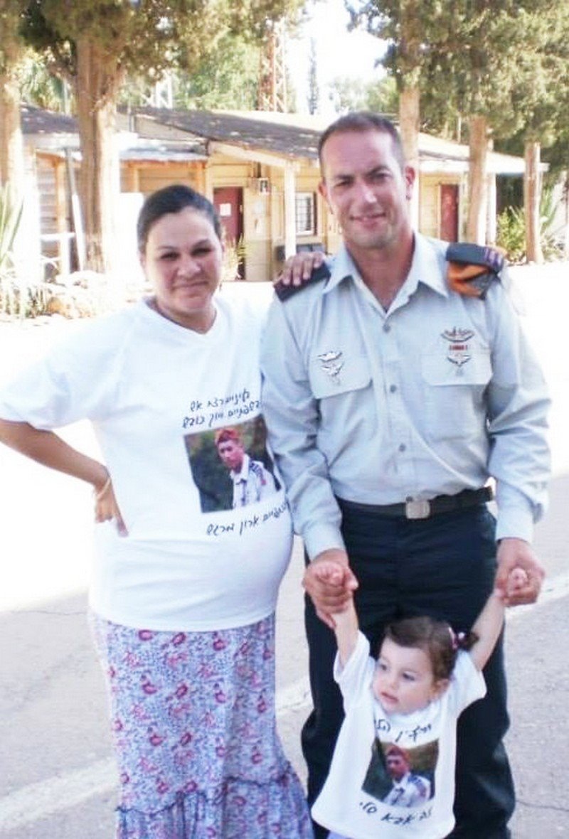 יהודה עם האישה והבת הקטנה יהודה עם האישה והבת הקטנה