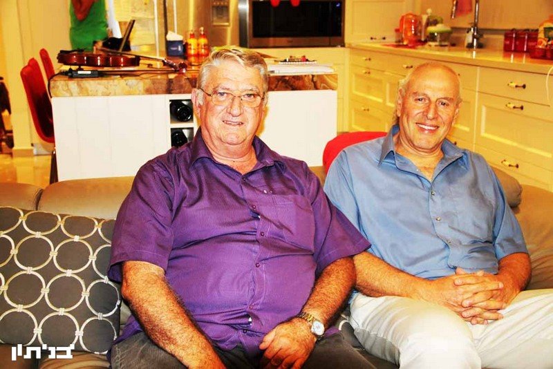 אנג'ל (מימין) וברגיל