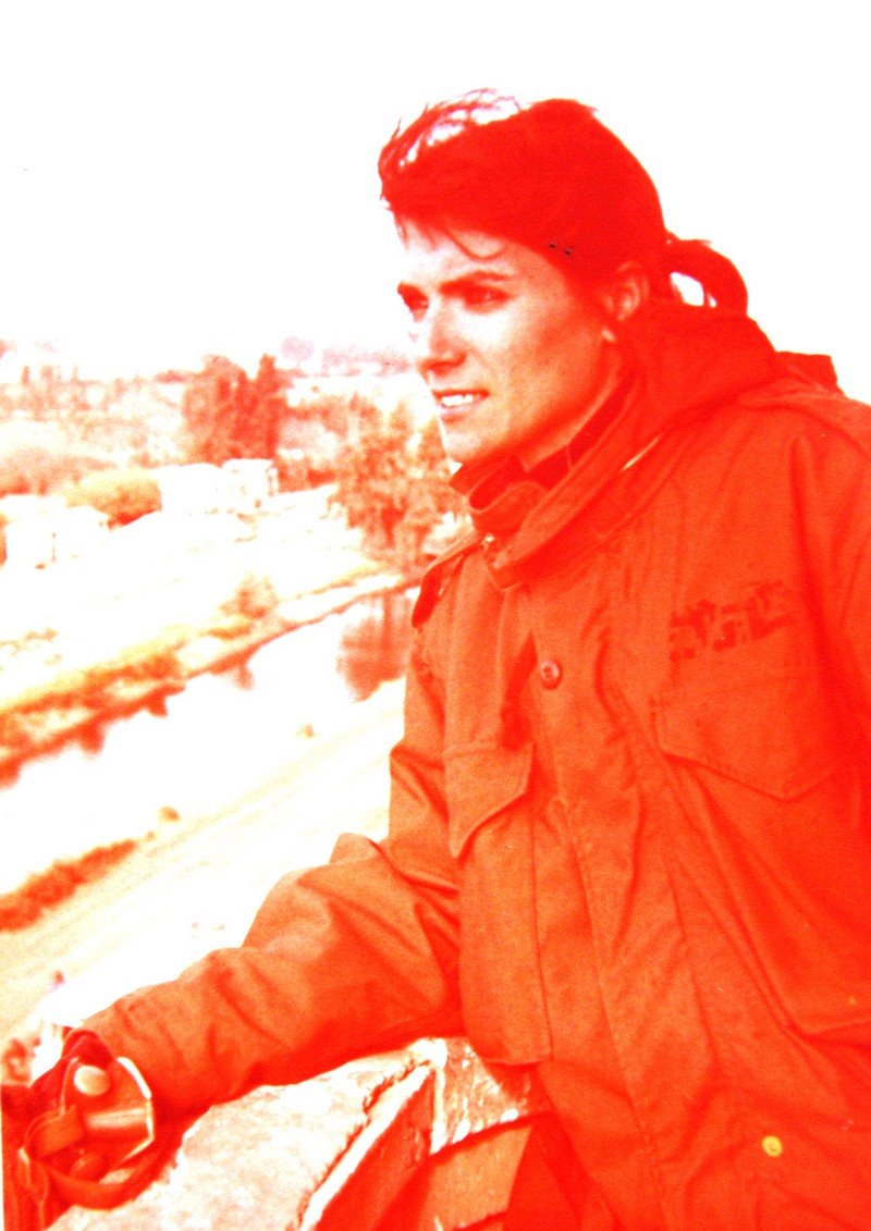 תמר, אשתו דאז, על גדות התעלה