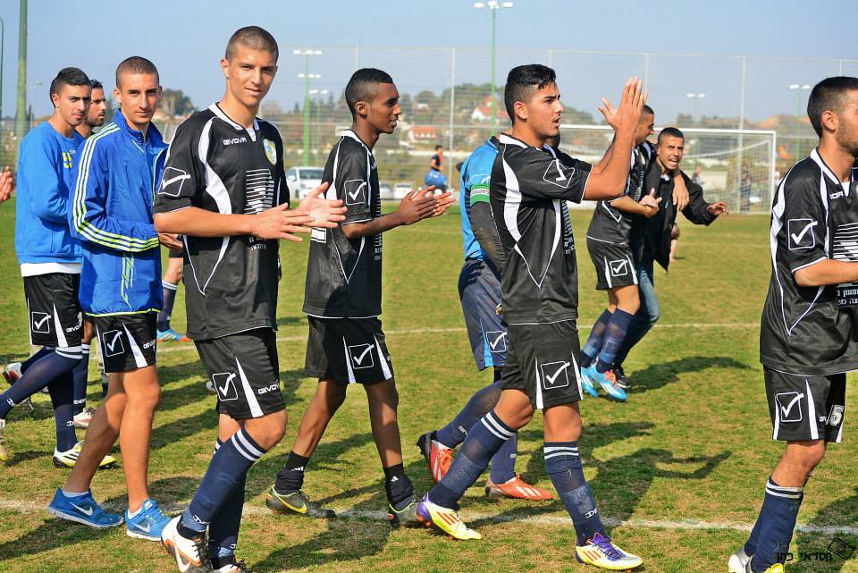 חוגגים אחרי הניצחון בנס ציונה חוגגים אחרי הניצחון בנס ציונה