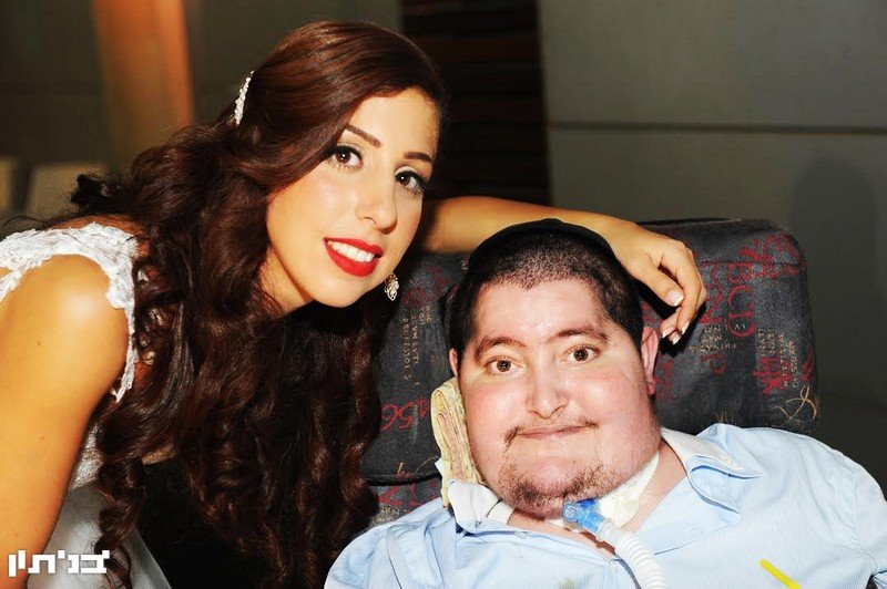 אייל בחתונת אחותו פנית, חזרה מירח דבש יום אחד לפני שנפטר