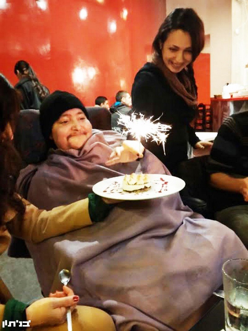 אייל חוגג יומולדת 27, לפני חודש