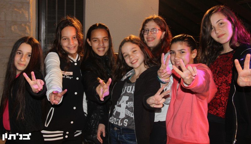 בנות כיתת ז-5 בבית ספר "האורן"