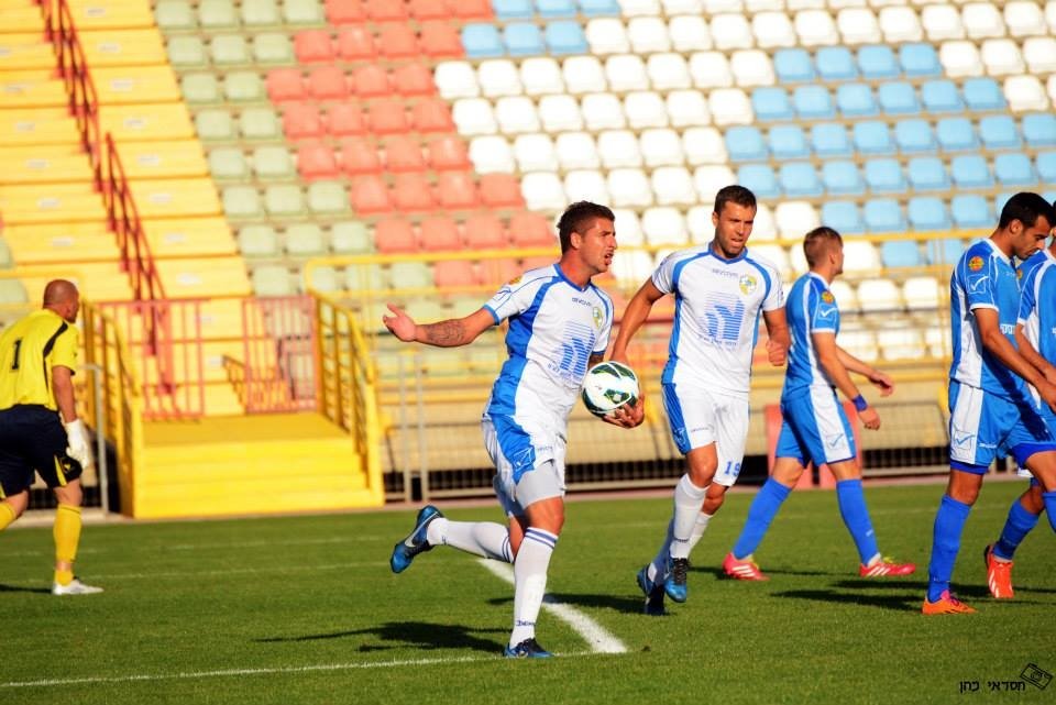 אנטוניו לאחר השער שכבש. גם זה לא עזר ליבנה