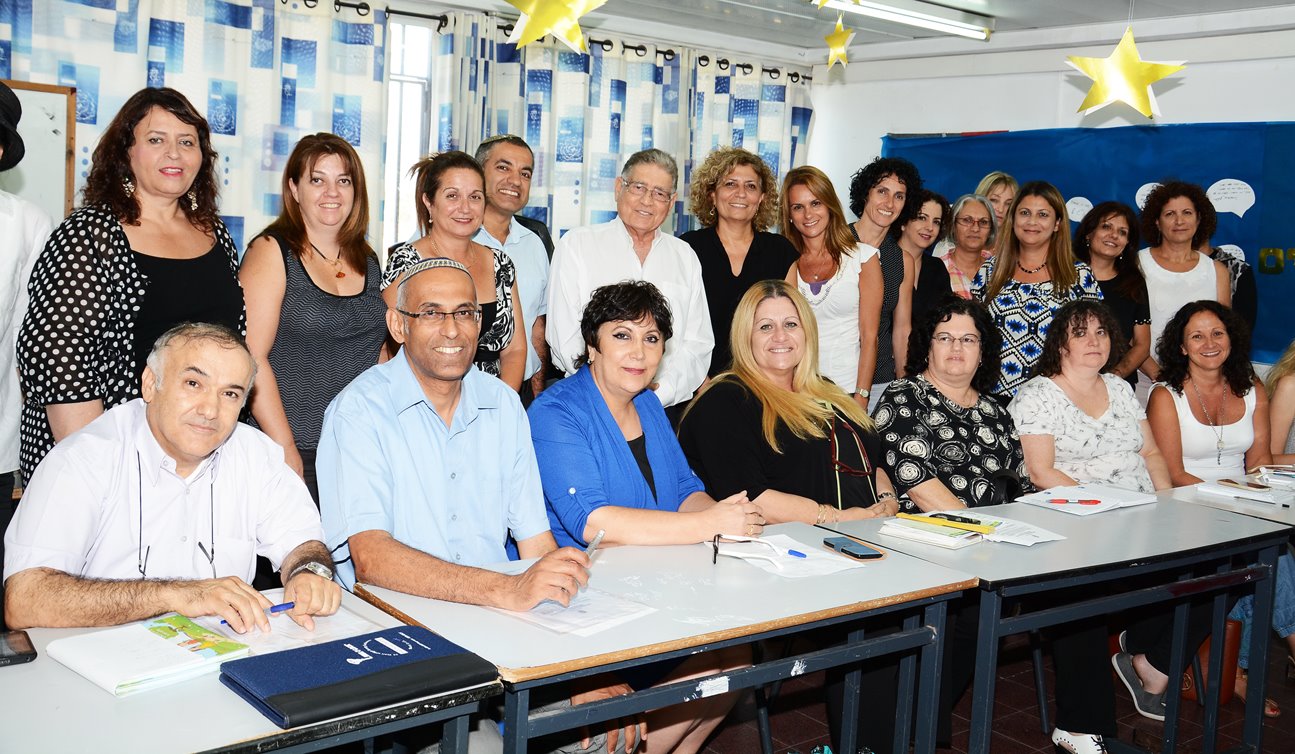 מנהלי בתי הספר וראש העיר צבי גוב-ארי