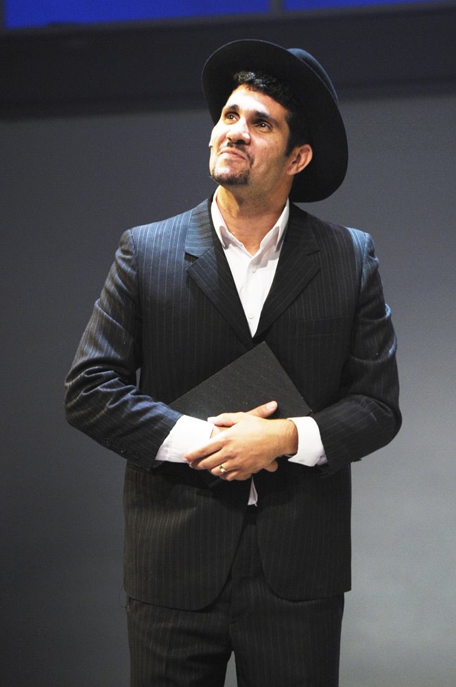 תוך ההצגה "פרח השכונות" , תיאטרון באר שבע