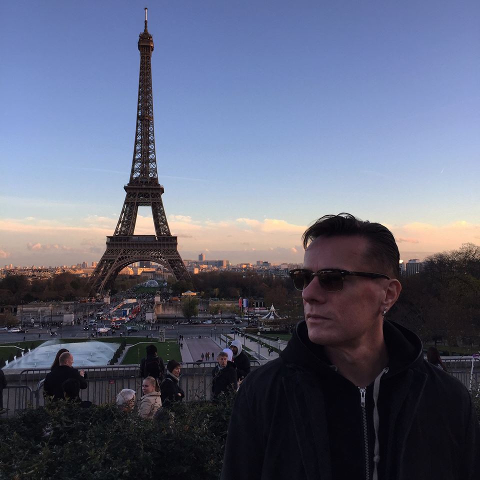 לארי מולן מתופף הלהקה, השבוע בפריז
