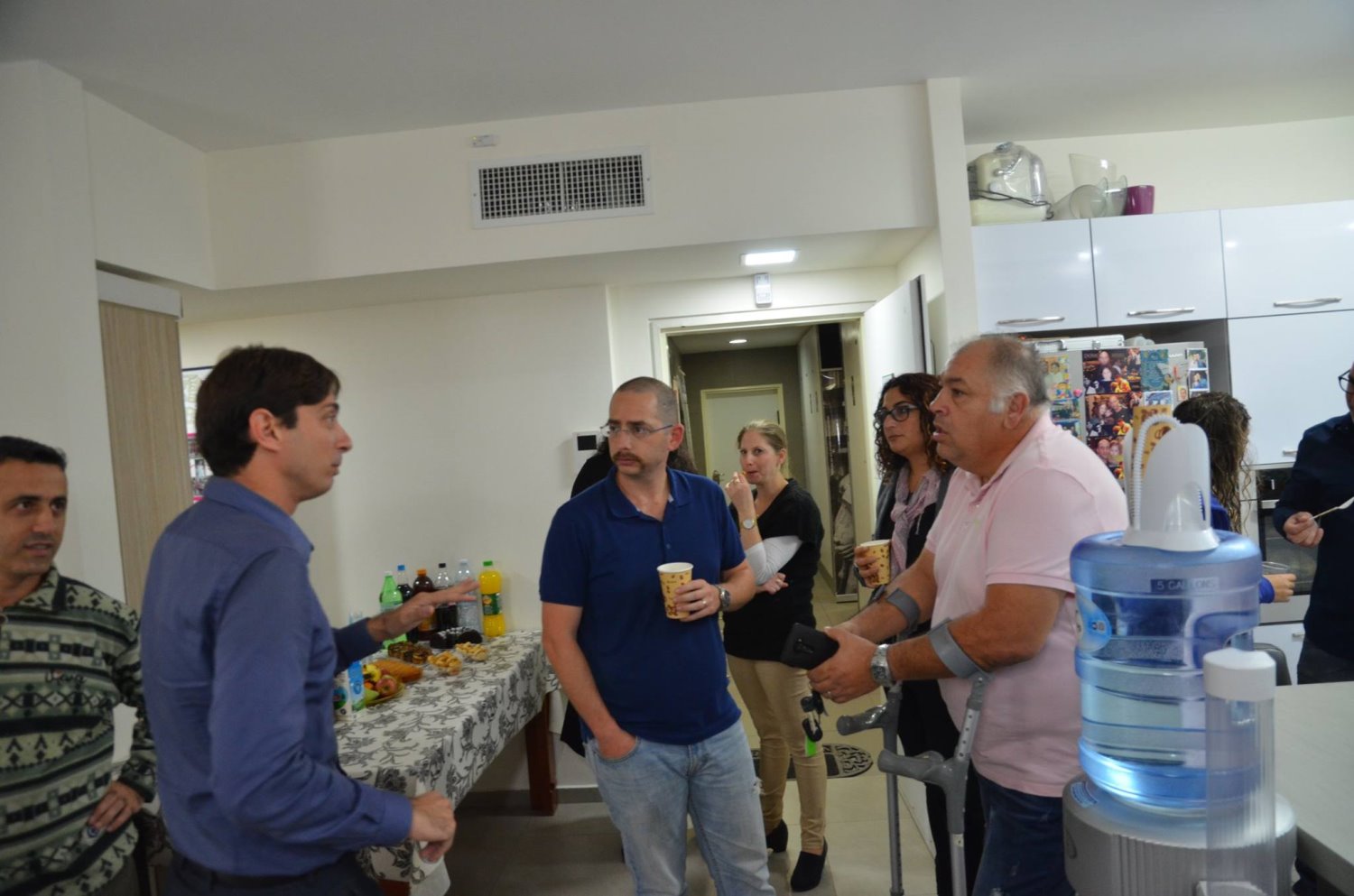 דיון נוקב תוך כדי כיבוד נעים ונחמד