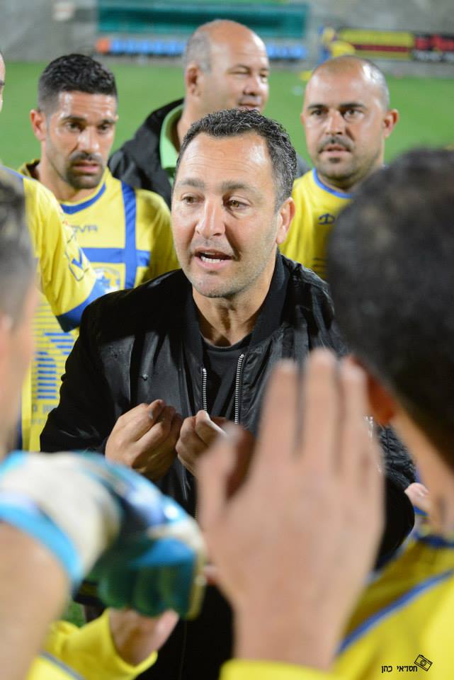 זוזוט עם שחקניו. גם הם יודעים שהם פישלו /File/335574