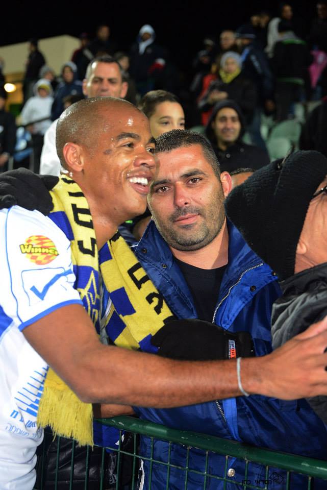 עם האוהדים, מחובר מאוד לקהל /File/335795