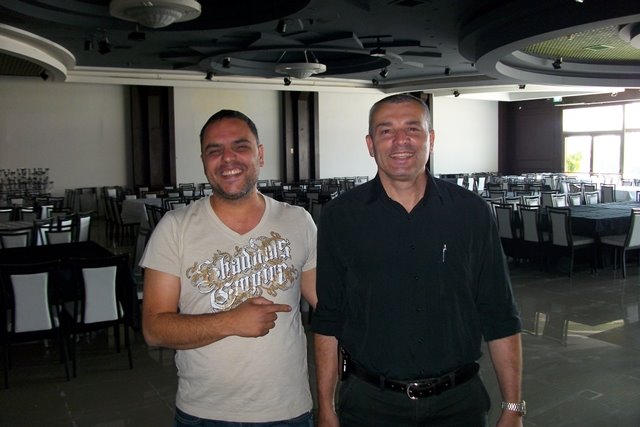  עם החבר והשותף עובדיה דהן בימי המאי ספייס