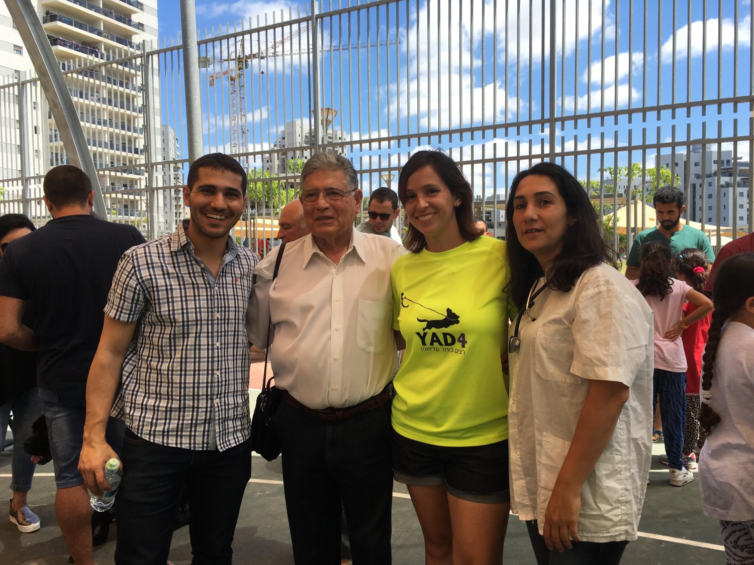 צוות יום האימוץ עם ראש העיר