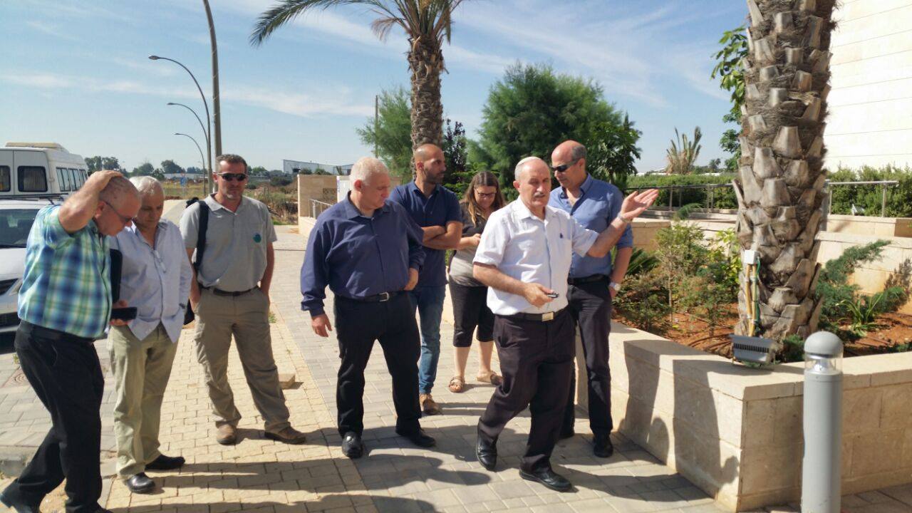 מבקרים בעיר