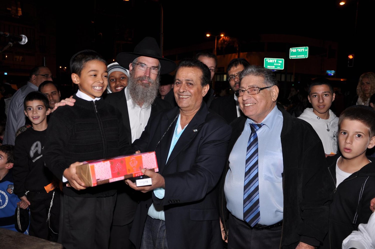 נר שישי (חנוכיית החסד)