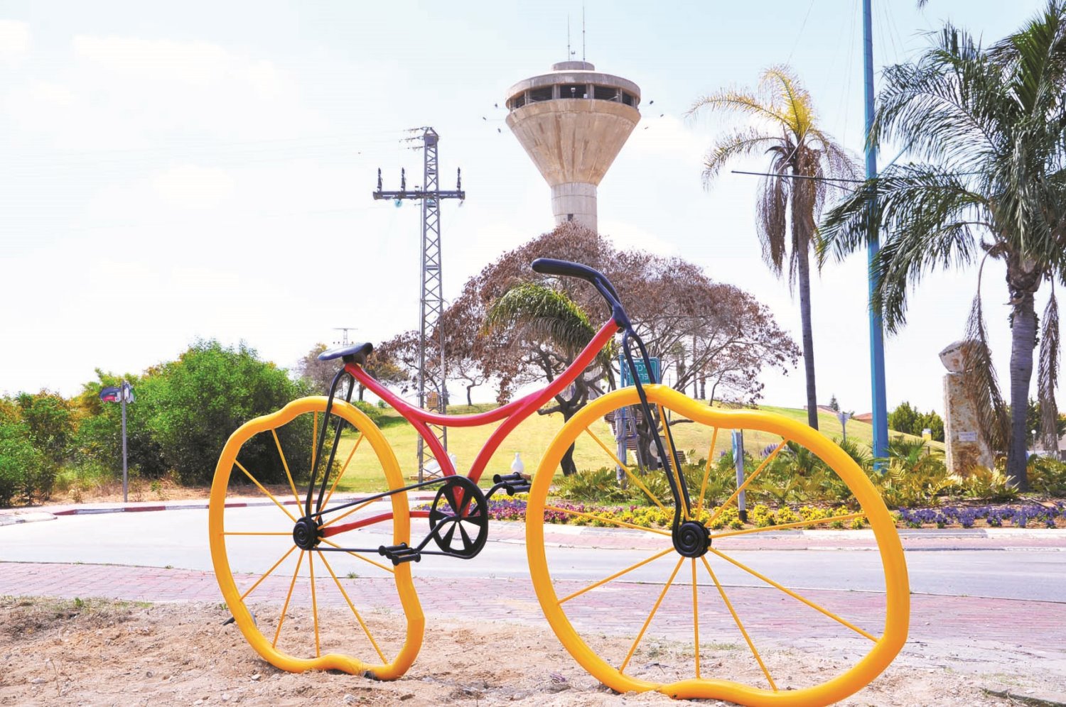 פסלי האופניים ברחובות יבנה