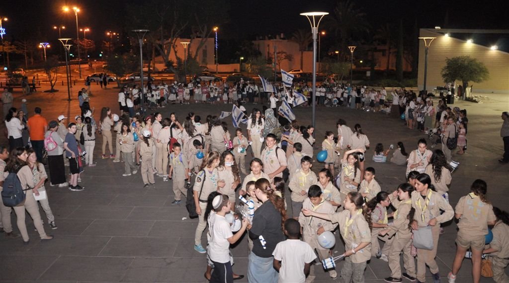 מאות בני נוער ביום ירושלים