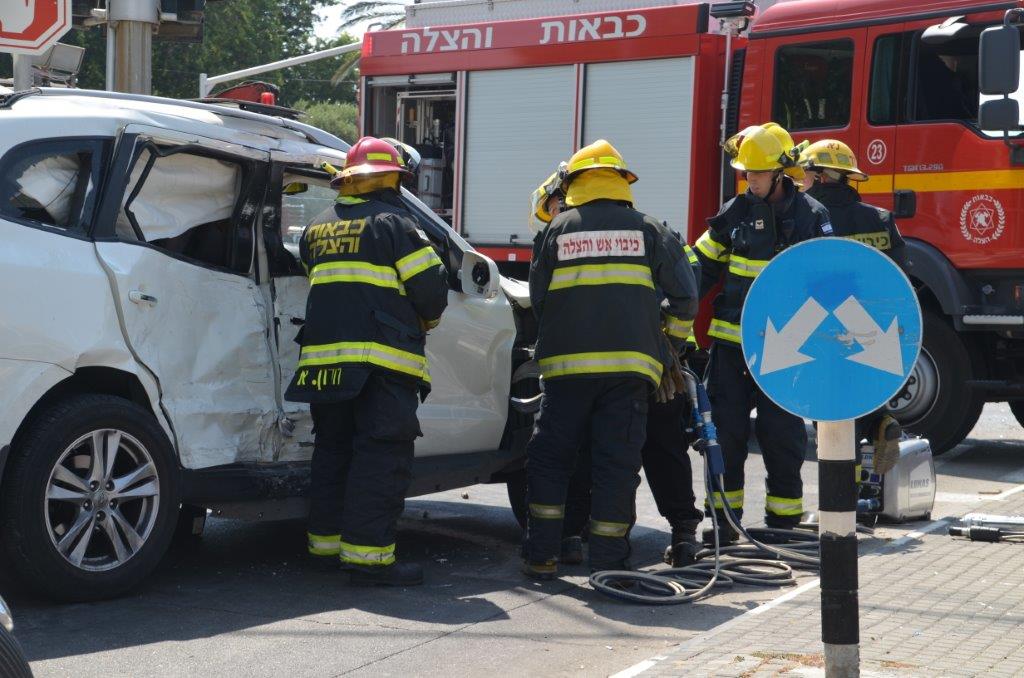 התאונה והחילוץ. צילום: דוד מטודי