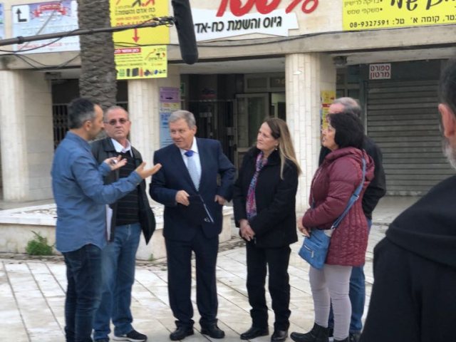 מאיר שטרית ברחבת העירייה