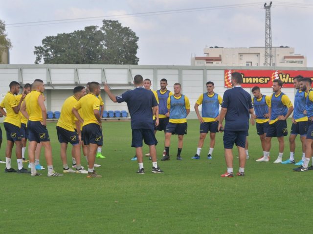 שחקני יבנה וקרגולה