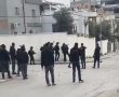 בן 15 נרצח ביריות ברהט ואישה נדרסה; עשרות שוטרים בזירה (וידאו)