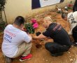 לוחמי האש מחולון נטעו עצים במרכז רב־נכויות בבת ים