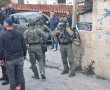 "כיפה אדומה" במזרח ירושלים: הצית מכונית ואז התנפל על השוטרים עם שבר זכוכית