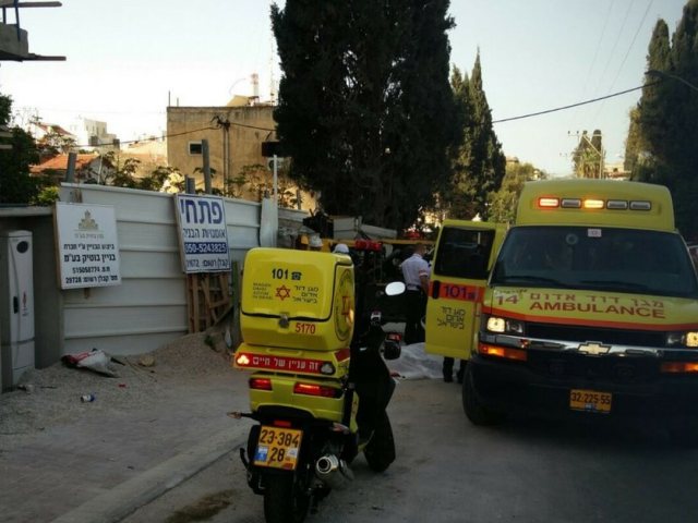 אתר הבנייה ממנו נפל הפועל ברחוב ארלוזורוב |צילום תיעוד מבצעי מדא