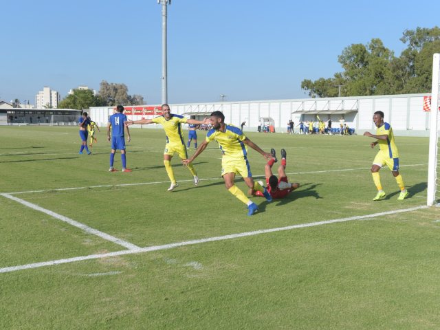 עומר יעקב כובש את שער הניצחון