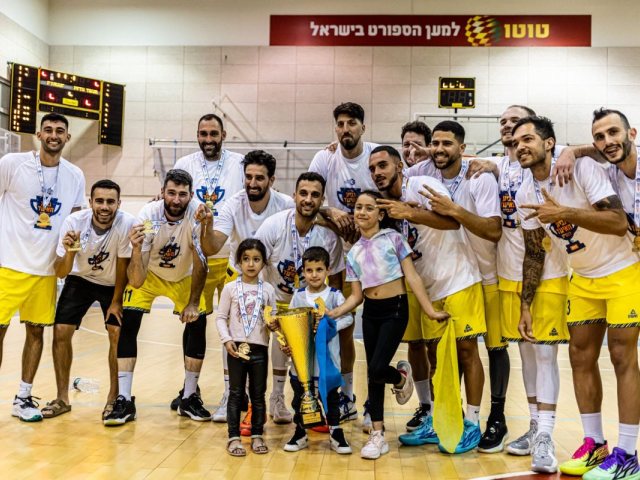 אליצור מחזיקת הגביע
