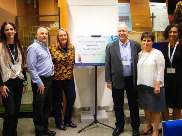 בתמונה: צוותי 'כללית' ו'קפלן' בכנס מעבדות ארצי (צילום: גלעד שעבני)