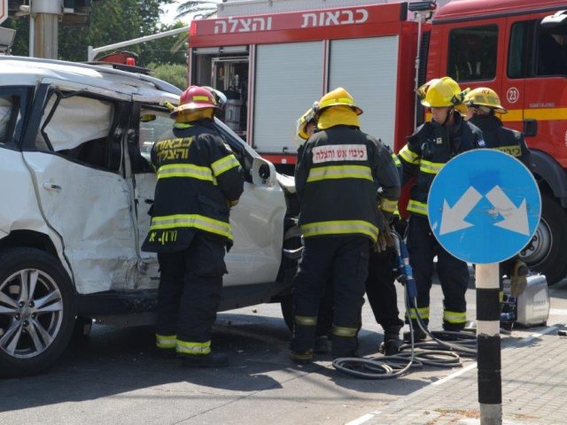 התאונה והחילוץ. צילום: דוד מטודי